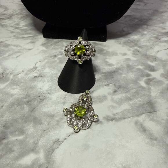 Unbranded Jewelry - Vintage Peridot White Topaz Sterling Silver Filigree Jewelry Set Ring & Pendant